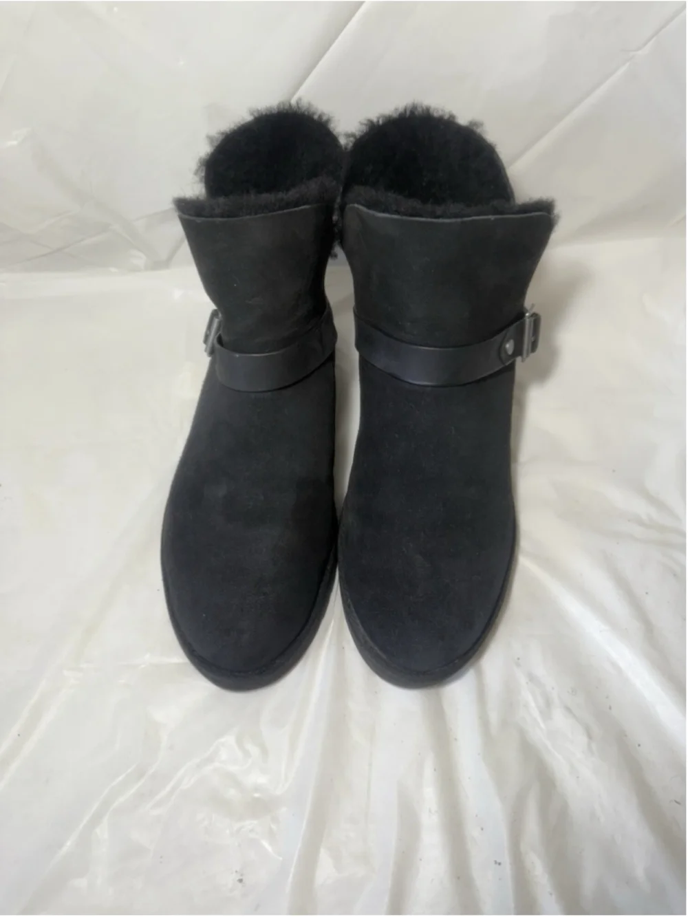 UGG Romely size 9 Black boot
